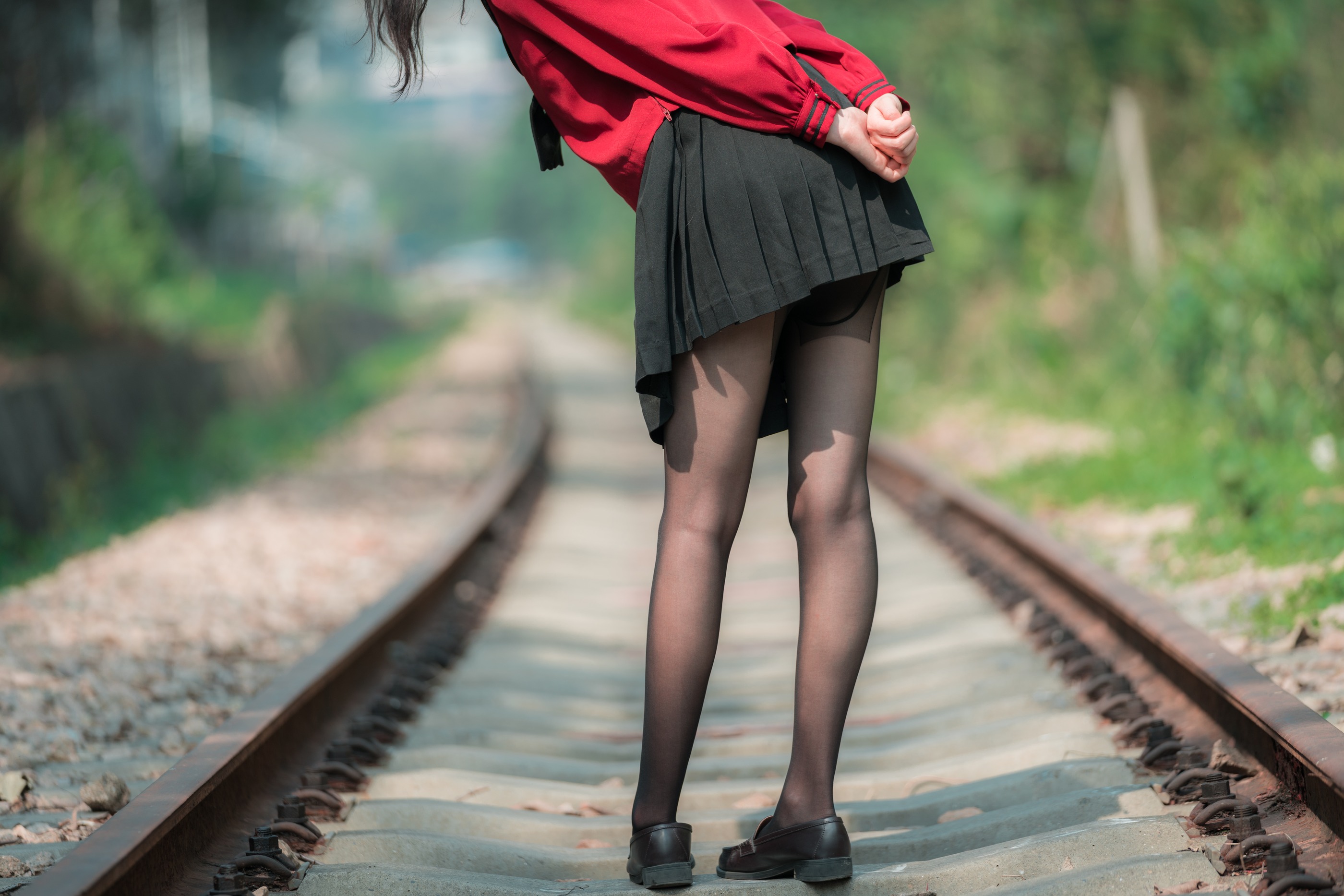 图片[1]-西瓜少女 西呱呀呀呀 – NO.001 西瓜少女(西呱呀呀呀) 铁轨成片 [47P]-XikXak